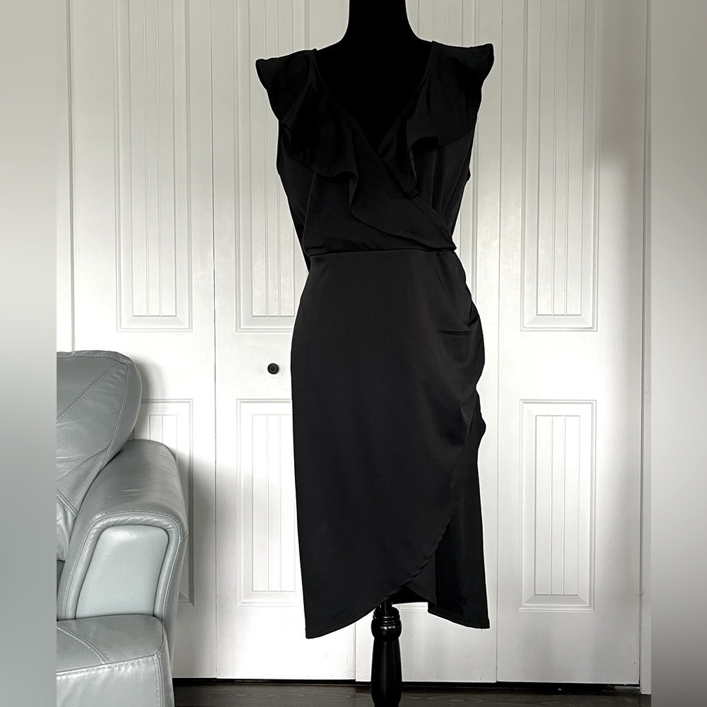 Black Ruffle V-Neck Sleeveless Ruched Tulip Hem Midi Dress
